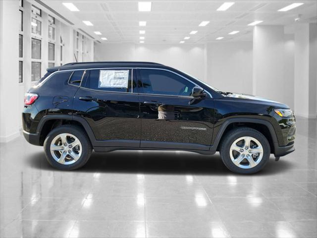 2024 Jeep Compass COMPASS LATITUDE 4X4