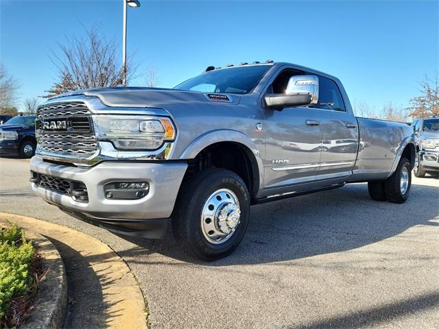 2024 RAM Ram 3500 RAM 3500 LIMITED CREW CAB 4X4 8 BOX