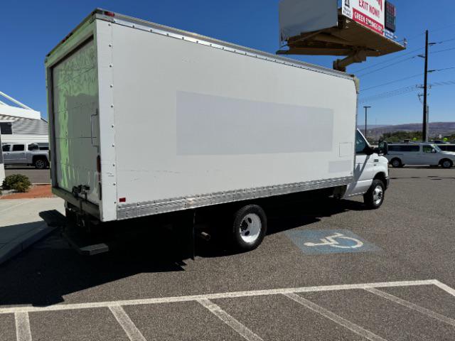 2015 Ford E-350 Cutaway E-350 Super Duty