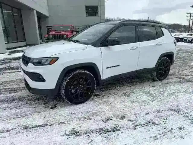 2024 Jeep Compass COMPASS LATITUDE 4X4