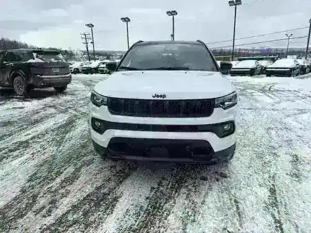 2024 Jeep Compass COMPASS LATITUDE 4X4