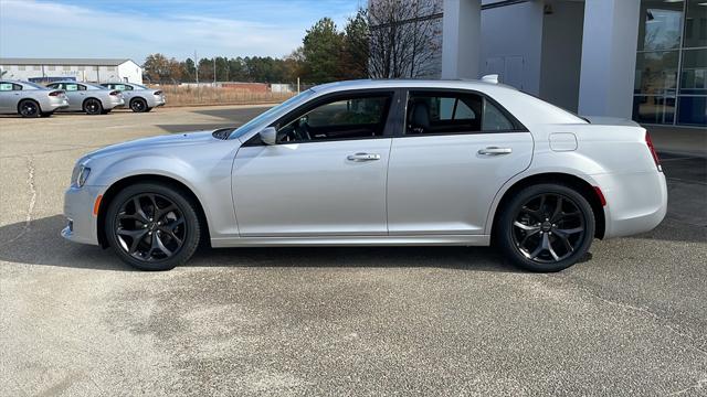 2023 Chrysler Chrysler 300 300 TOURING L RWD