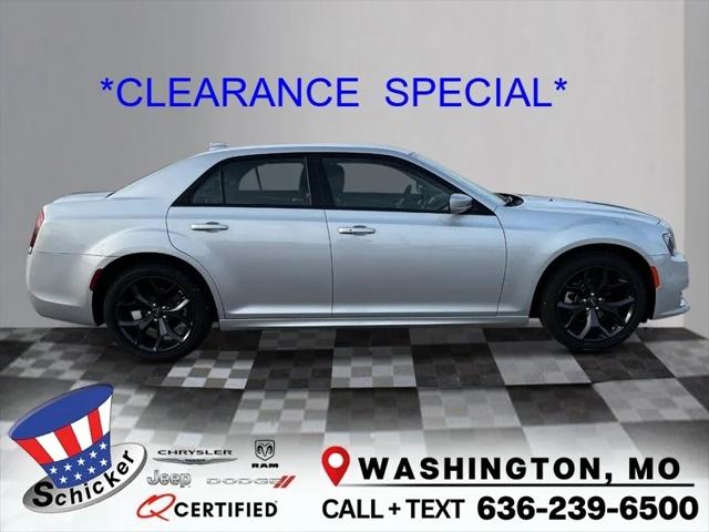 2023 Chrysler Chrysler 300 300 TOURING L RWD