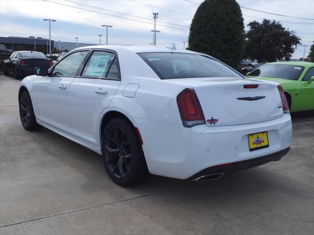 2023 Chrysler Chrysler 300 300 TOURING L RWD