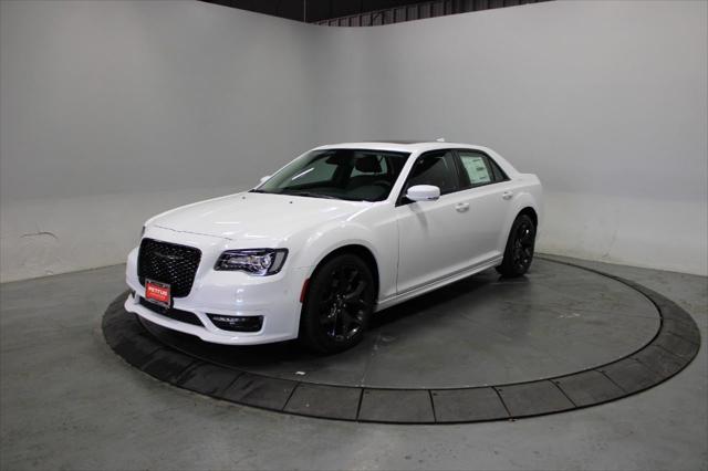 2023 Chrysler Chrysler 300 300 TOURING L RWD