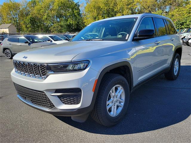 2024 Jeep Grand Cherokee GRAND CHEROKEE LAREDO 4X4