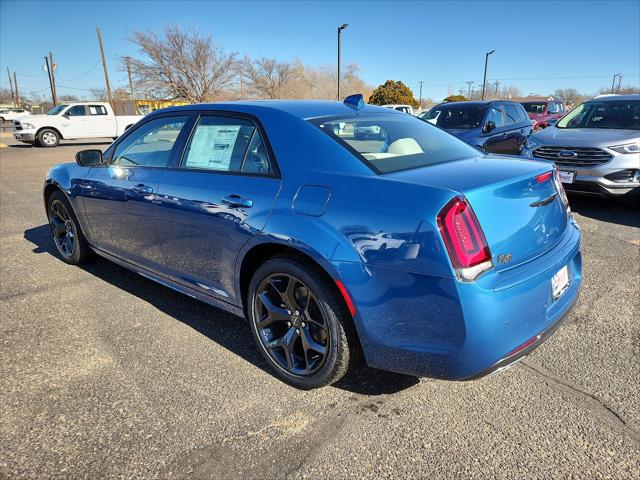 2023 Chrysler Chrysler 300 300 TOURING L RWD