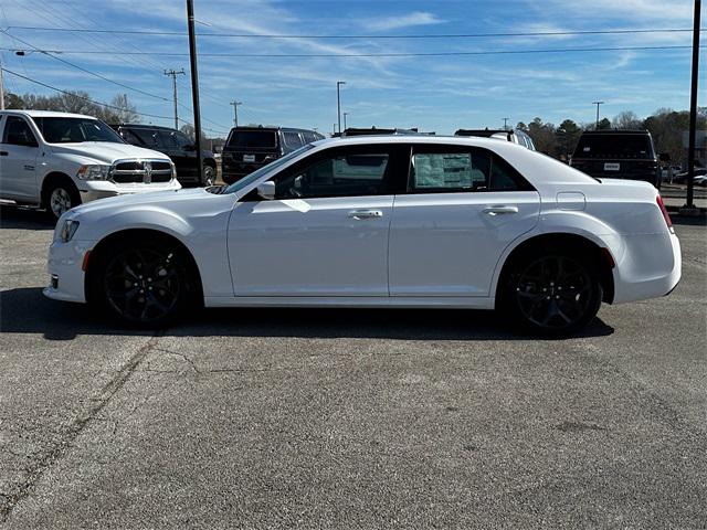 2023 Chrysler 300 Touring L
