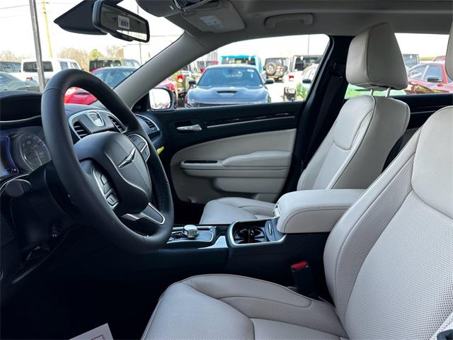 2023 Chrysler 300 Touring L