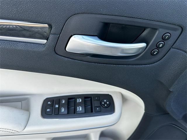 2023 Chrysler 300 Touring L