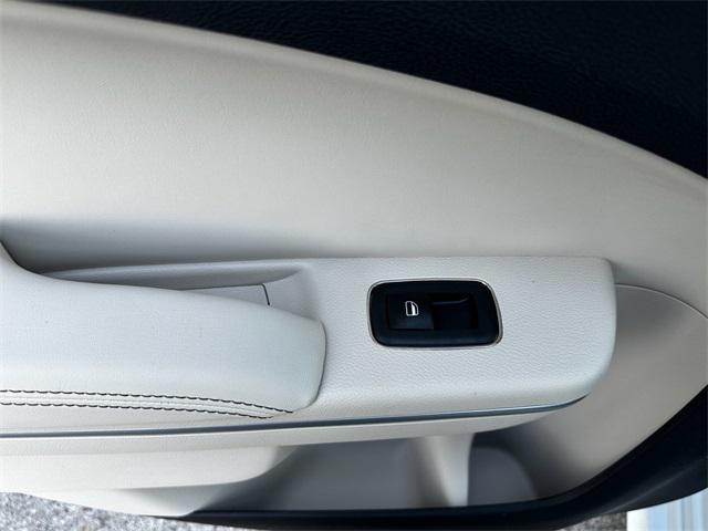 2023 Chrysler 300 Touring L
