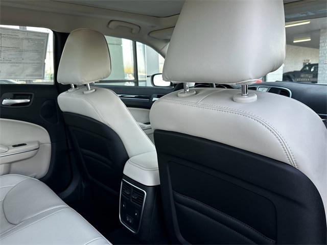 2023 Chrysler 300 Touring L