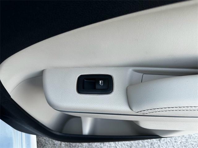 2023 Chrysler 300 Touring L