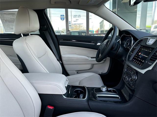 2023 Chrysler 300 Touring L