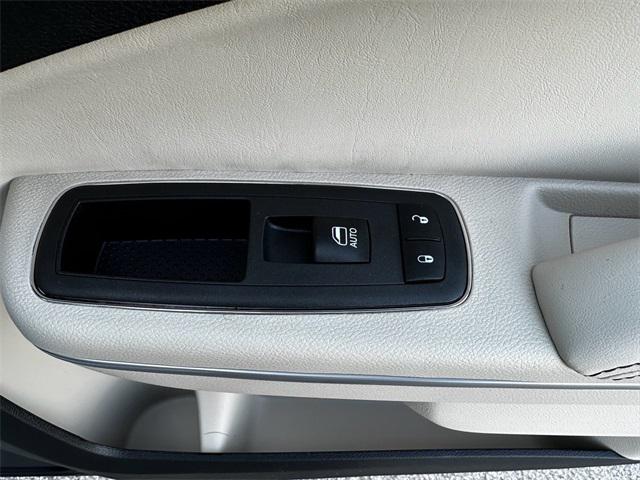2023 Chrysler 300 Touring L