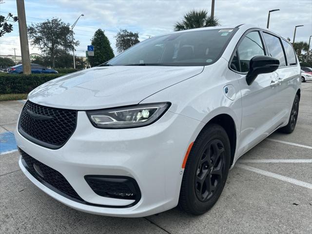 2024 Chrysler Pacifica Hybrid PACIFICA PLUG-IN HYBRID S APPEARANCE