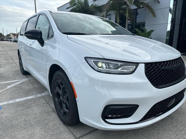 2024 Chrysler Pacifica Hybrid PACIFICA PLUG-IN HYBRID S APPEARANCE