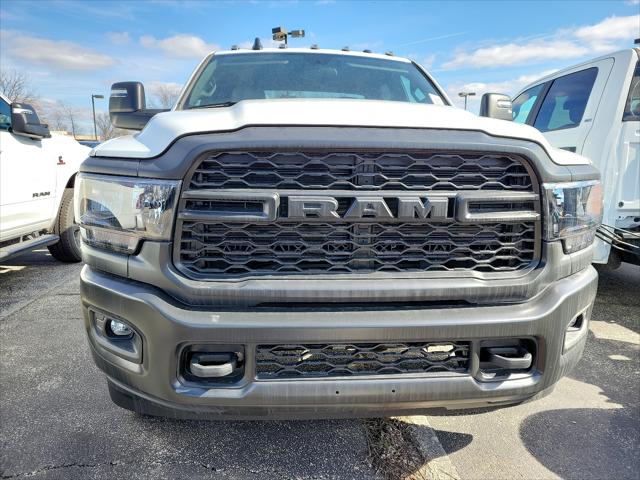 2024 RAM Ram 3500 Chassis Cab RAM 3500 TRADESMAN CREW CAB CHASSIS 4X4 60 CA