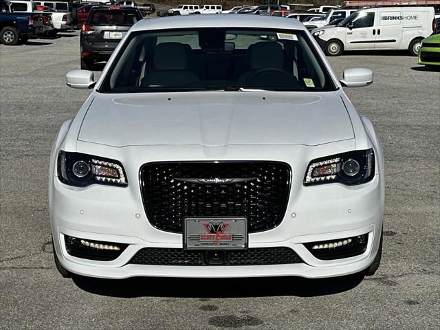 2023 Chrysler Chrysler 300 300 TOURING L RWD