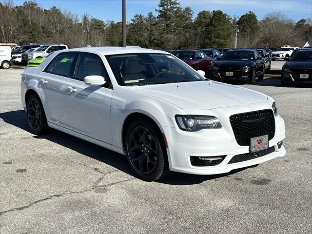 2023 Chrysler Chrysler 300 300 TOURING L RWD