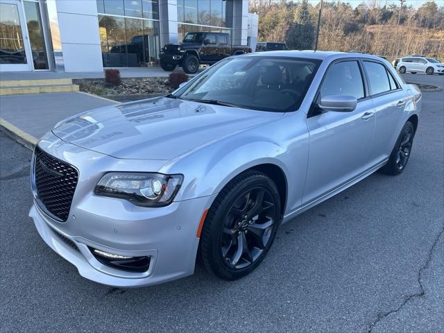 2023 Chrysler Chrysler 300 300 TOURING L RWD