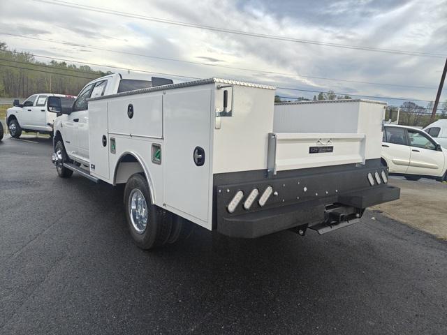 2024 RAM Ram 3500 Chassis Cab RAM 3500 SLT CREW CAB CHASSIS 4X4 60 CA