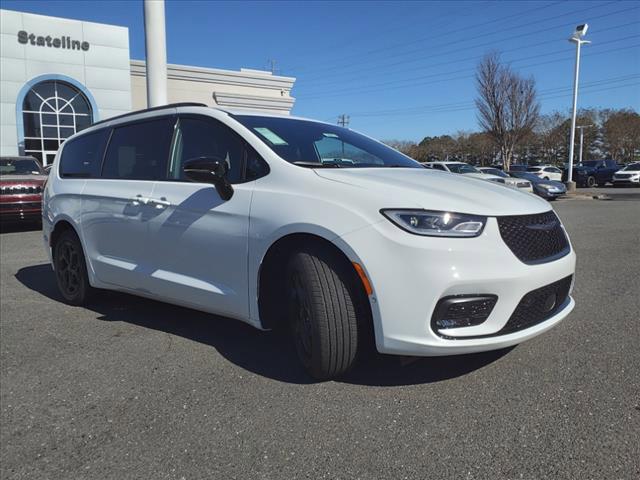 2024 Chrysler Pacifica Hybrid PACIFICA PLUG-IN HYBRID PREMIUM S APPEARANCE