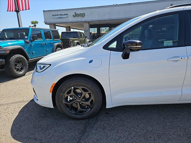 2024 Chrysler Pacifica Hybrid PACIFICA PLUG-IN HYBRID PREMIUM S APPEARANCE