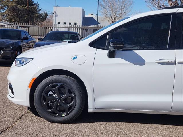 2024 Chrysler Pacifica Plug-In Hybrid PACIFICA PLUG-IN HYBRID PREMIUM S APPEARANCE