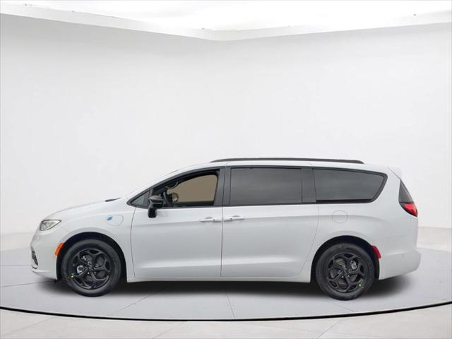 2024 Chrysler Pacifica Hybrid PACIFICA PLUG-IN HYBRID PREMIUM S APPEARANCE