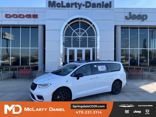 2024 Chrysler Pacifica Hybrid PACIFICA PLUG-IN HYBRID PREMIUM S APPEARANCE