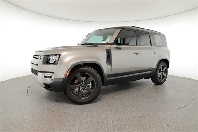 2024 Land Rover Defender S's photo