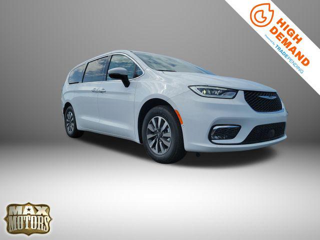 2023 Chrysler Pacifica Hybrid PACIFICA PLUG-IN HYBRID TOURING L