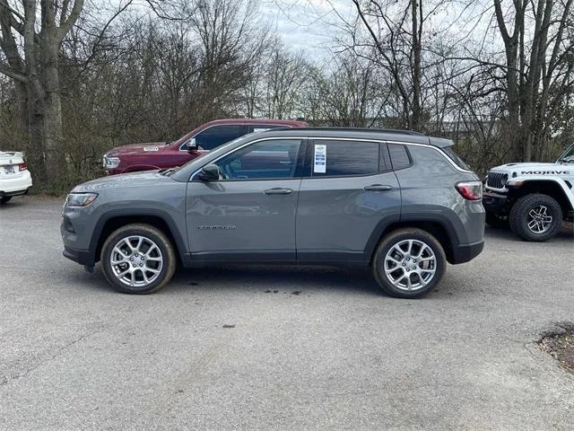 2024 Jeep Compass COMPASS LATITUDE LUX 4X4