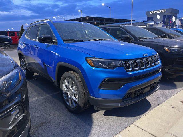 2024 Jeep Compass COMPASS LATITUDE LUX 4X4