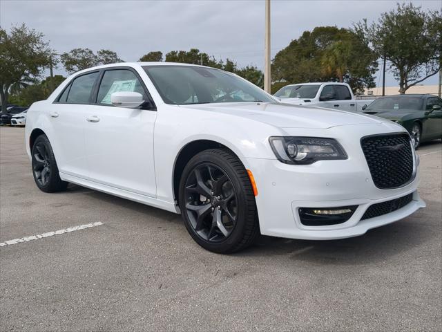 2023 Chrysler Chrysler 300 300 TOURING L RWD