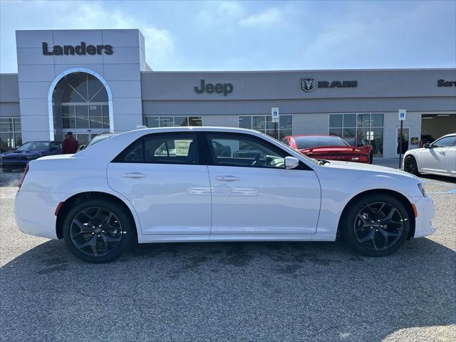 2023 Chrysler Chrysler 300 300 TOURING L RWD