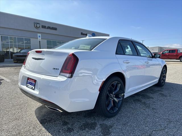 2023 Chrysler Chrysler 300 300 TOURING L RWD