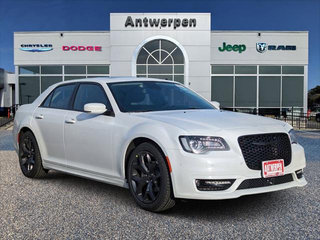 2023 Chrysler Chrysler 300 300 TOURING L RWD