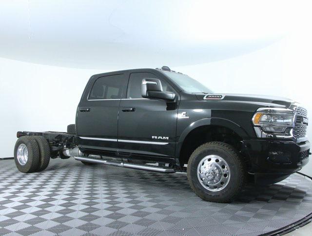 2024 RAM Ram 3500 Chassis Cab RAM 3500 LIMITED CREW CAB CHASSIS 4X4 60 CA