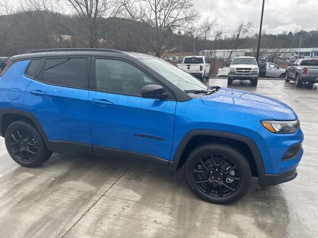 2024 Jeep Compass COMPASS LATITUDE 4X4