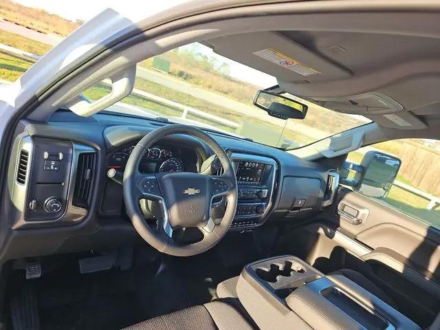 2023 Chevrolet Silverado MD LT