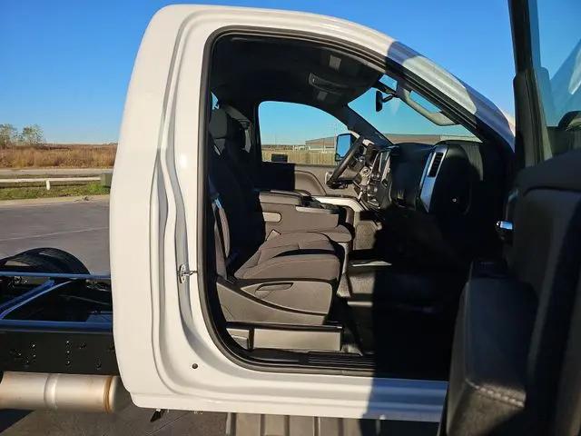 2023 Chevrolet Silverado MD LT