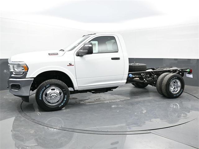 2024 RAM Ram 3500 Chassis Cab RAM 3500 TRADESMAN CHASSIS REGULAR CAB 4X4 60 CA