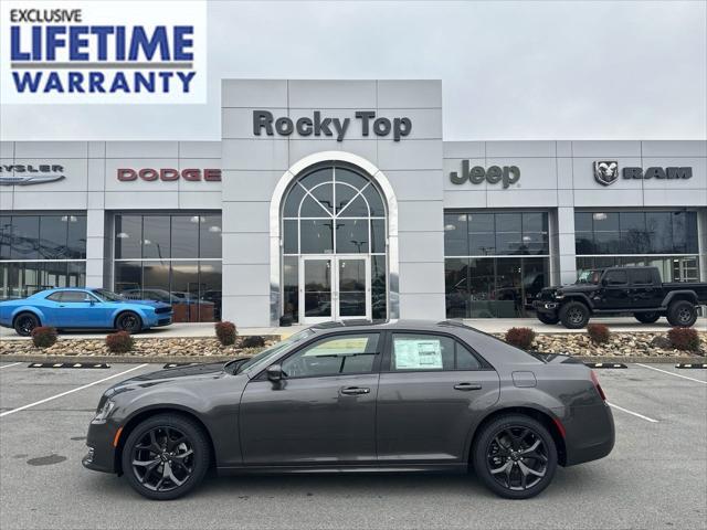 2023 Chrysler Chrysler 300 300 TOURING L RWD