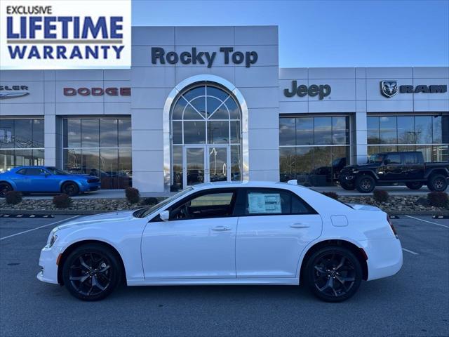 2023 Chrysler Chrysler 300 300 TOURING L RWD