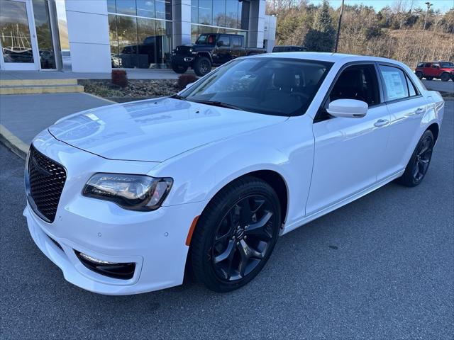 2023 Chrysler Chrysler 300 300 TOURING L RWD