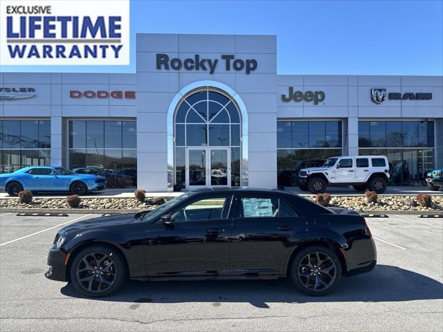 2023 Chrysler Chrysler 300 300 TOURING L RWD