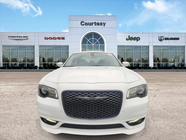 2023 Chrysler Chrysler 300 300 TOURING L RWD