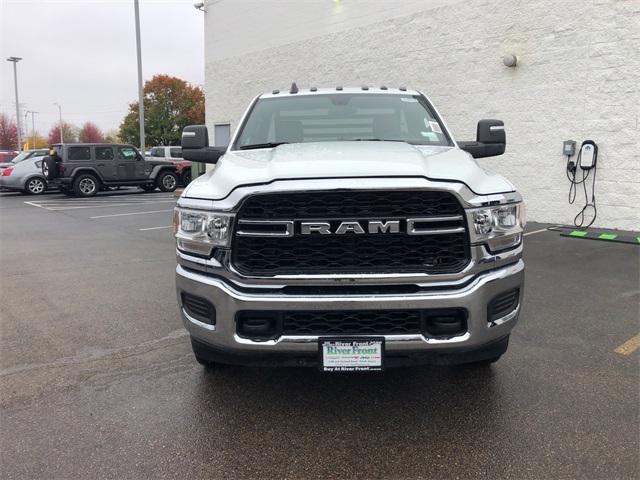 2024 RAM Ram 3500 Chassis Cab RAM 3500 TRADESMAN CHASSIS REGULAR CAB 4X4 84 CA